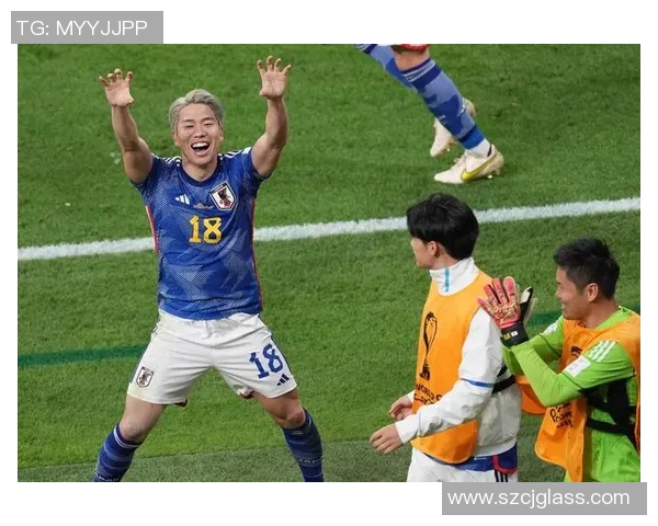 日本足球明星化身老人挑战年轻选手引发热议与关注