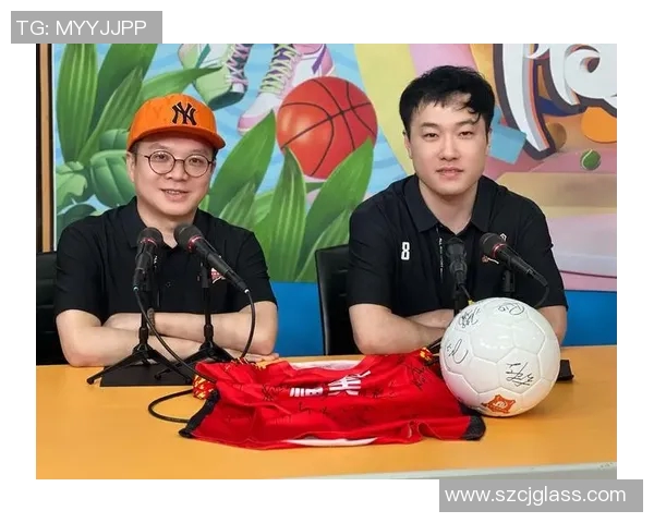 足球巨星乔庄街头现身引发球迷热潮与媒体关注