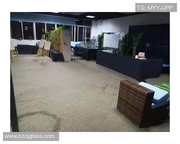 足球明星与经典语录相结合的创意图片展示,感受激情与梦想的碰撞 足球明星与经典语录相结合的创意图片展示,感受激情与梦想的碰撞