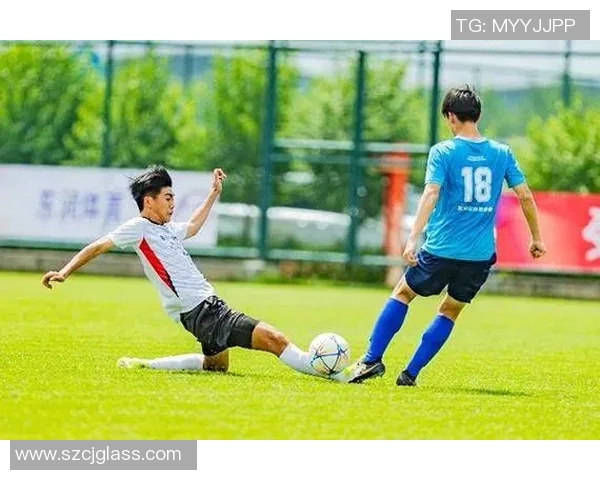 足球明星魅力瞬间独特展示让你领略他们的风采与激情 足球明星魅力瞬间独特展示让你领略他们的风采与激情