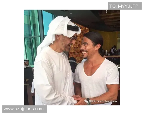 足球明星与撒盐哥共聚一堂享受美味烤肉的欢乐时光 足球明星与撒盐哥共聚一堂享受美味烤肉的欢乐时光